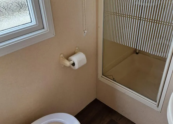 Beachside Caravan, Family-Friendly, Wifi