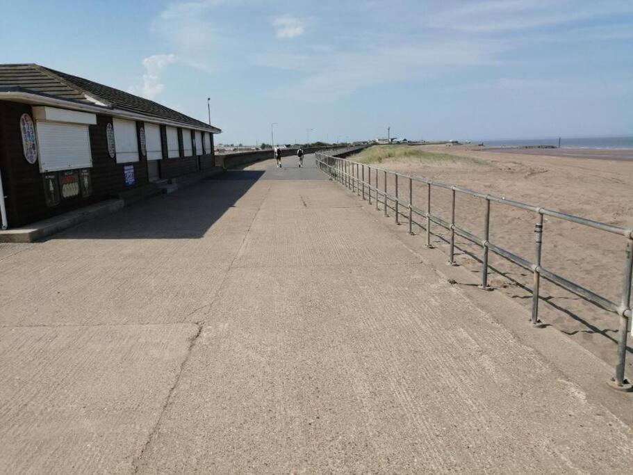 Beachside Caravan, Family-Friendly, Wifi * Инголдмелс
